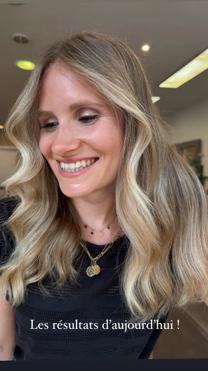 Balayage SunKissed AirTouch réalisé sur modèle pendant l’atelier